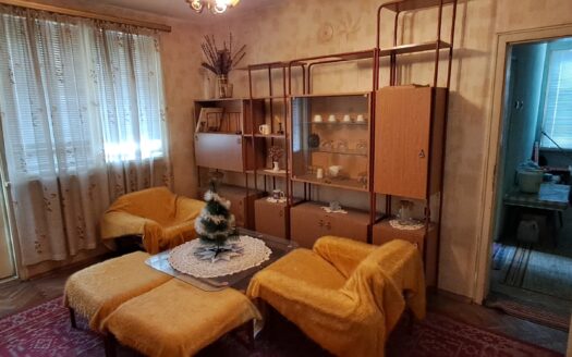 АРЕНА ИМОТИ продава етаж от къща, 116 кв. м, двор 422 кв., гр. Карлово