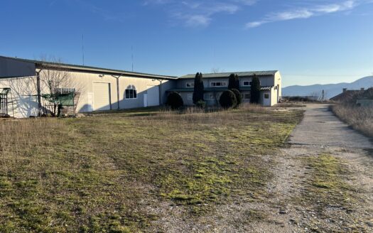 Промишлен имот, хале РЗП 834 кв. м, терен 4 дка, гр. Сопот