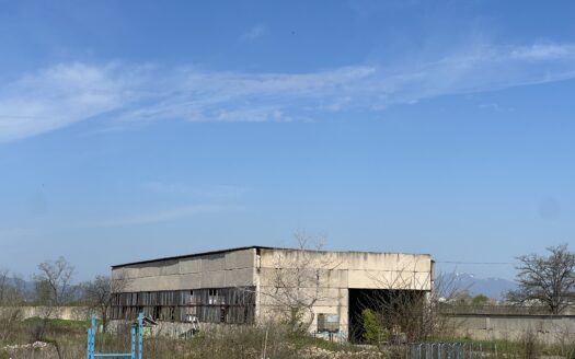 Продава промишлен терен с площ 17 680 кв. м, със склад със ЗП 552 кв. м, с. Горни Домлян, м-ст "КАВАЦИТЕ"