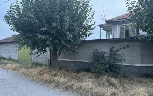 "Арена имоти" продава двуетажна къща, РЗП 136 кв. м, двор 712 кв. м, с. Дълго поле