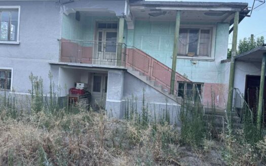 "Арена имоти" продава двуетажна къща, РЗП 136 кв. м, двор 712 кв. м, с. Дълго поле