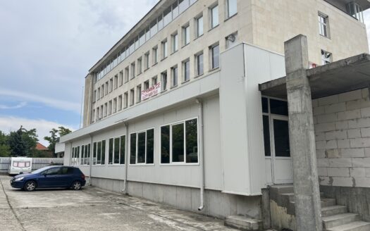 Производствена и административна сграда в близост го главен път София – Бургас, гр. Карлово. РЗП 2080 кв. м, двор 1,7 дка