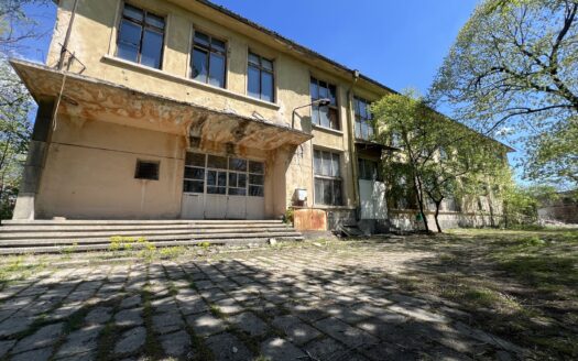 Промишлен терен 6 112 кв. м със собствен сграден фонд с РЗП 1 405 кв. м, гр. Сопот