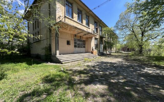 Промишлен терен 6 112 кв. м със собствен сграден фонд с РЗП 1 405 кв. м, гр. Сопот